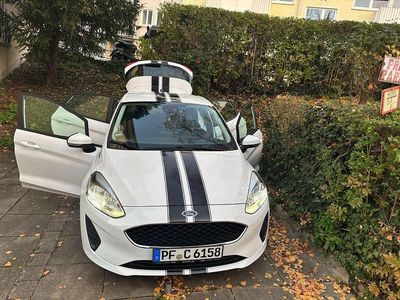 Gebraucht Ford Fiesta Cool & Connect 95 PS (69 kW) 2020 Weiß Limousine