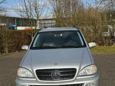 Gebraucht Mercedes ML270 163 PS (119 kW) 2004 Silber SUV