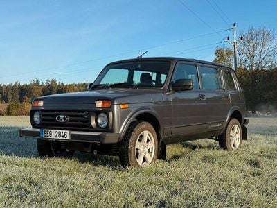 Grau Gebraucht 2021 Lada niva SUV | 22.900 €