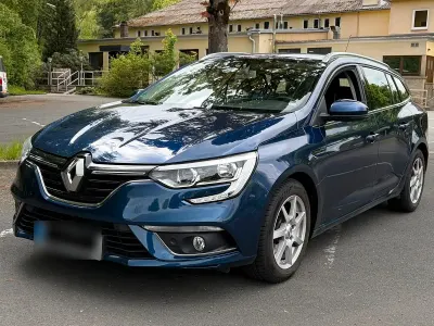 Używany Renault Mégane GrandTour Life 101 KM (74 kW) 2016 Niebieski Kombi