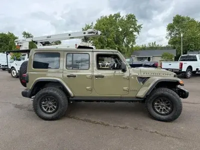Neu Jeep Wrangler Rubicon 484 PS (355 kW) 2025 Grün SUV
