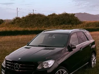 Gebraucht Mercedes ML250 204 PS (150 kW) 2014 Schwarz SUV