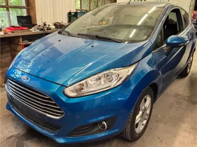 Gebraucht Ford Fiesta 80 PS (58 kW) 2014 Blau Kleinwagen