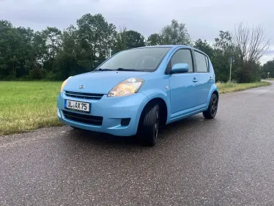 Gebraucht Daihatsu Sirion 69 PS (50 kW) 2009 Blau Kleinwagen
