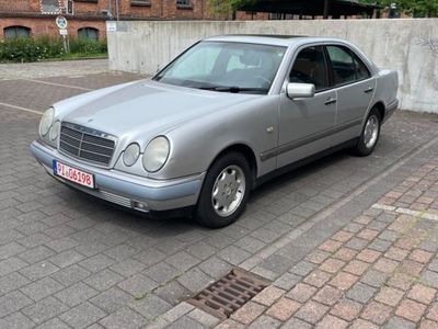 Mercedes E240