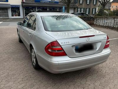 Gebraucht Mercedes E220 150 PS (110 kW) 2003 Limousine