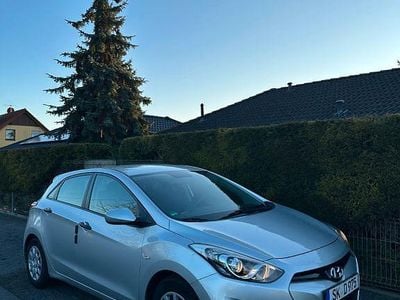 Gebraucht Hyundai i30 Classic 99 PS (72 kW) 2012 Silber Limousine