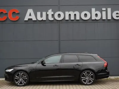 Second-hand Volvo V90 Ultimate 455 CP (334 kW) 2023 Negru Break