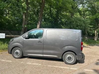 Gebraucht Peugeot Expert 177 PS (130 kW) 2021 Schwarz Van