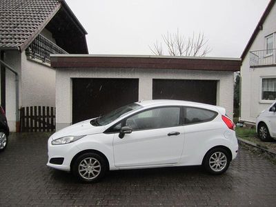 Gebraucht Ford Fiesta Ambiente 60 PS (44 kW) 2013 Weiß Kleinwagen