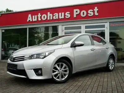 Gebraucht Toyota Corolla Life+ 132 PS (97 kW) 2015 Silber Limousine