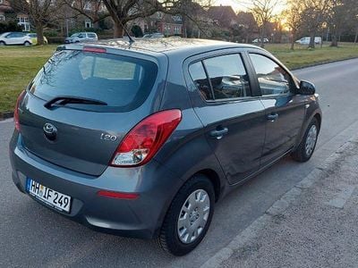 Gebraucht Hyundai i20 Classic 84 PS (61 kW) 2014 Grau Kleinwagen