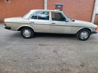 Gebraucht Mercedes E230 130 PS (95 kW) 1984 Silber Limousine