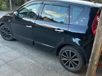 Gebraucht Renault Scénic Bose Edition 110 PS (80 kW) 2012 Schwarz Van / Kleinbus