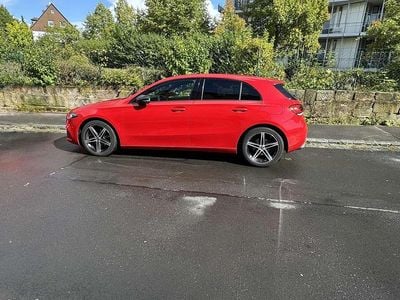 Gebraucht Mercedes A180 Style 116 PS (85 kW) 2019 Rot Limousine