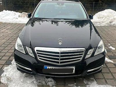 Gebraucht Mercedes E220 Avantgarde 170 PS (125 kW) 2012 Schwarz Limousine