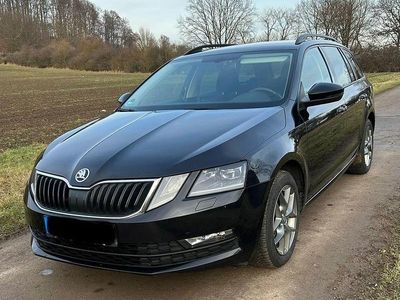 Schwarz Gebraucht 2018 Skoda Octavia Ambition Kombi | 14.199 € (Fairer Preis)