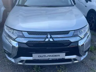 Gebraucht Mitsubishi Outlander P-HEV Basis 135 PS (99 kW) 2021 Sterlingsilber (m) SUV