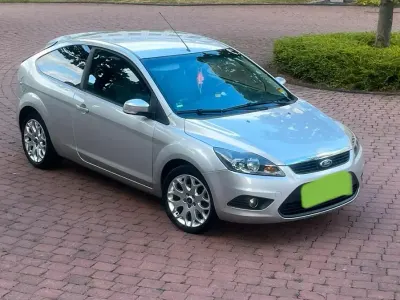 Gebraucht Ford Focus 100 PS (73 kW) 2008 Silber Limousine