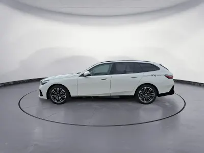 Gebraucht BMW 520 M Sport 197 PS (144 kW) 2026 Weiß Kombi