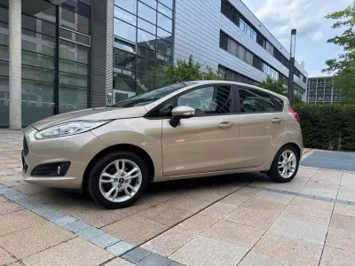 Gebraucht Ford Fiesta Celebration 80 PS (58 kW) 2016 Beige Kleinwagen