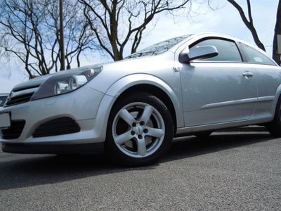 Usata Opel Astra GTC Sport 101 CV (74 kW) 2006 Argento Coupé