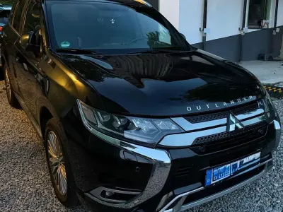 Gebraucht Mitsubishi Outlander P-HEV Plus 224 PS (164 kW) 2021 Schwarz SUV