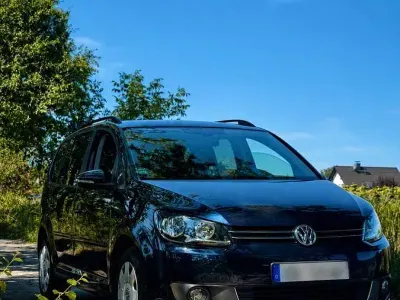 Gebraucht VW Touran Comfortline 105 PS (77 kW) 2011 Blau Van / Kleinbus