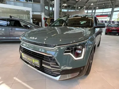 Gebraucht Kia Niro Vision 141 PS (103 kW) 2024 (cge) cityscape grün met. SUV