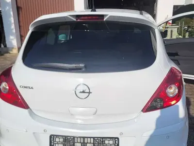 Używany Opel Corsa Sport 101 KM (74 kW) 2010 Biały Hatchback