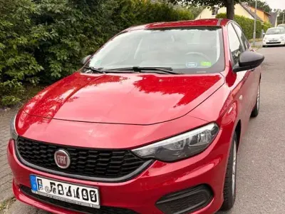 Gebraucht Fiat Tipo Street 95 PS (69 kW) 2018 Rot Limousine