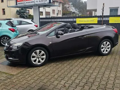 Usata Opel Cascada Ultimate 120 CV (88 kW) 2016 Rosso Cabrio