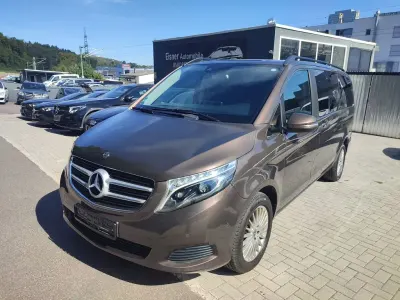 Gebraucht Mercedes V220 163 PS (119 kW) 2019 Braun Van / Kleinbus