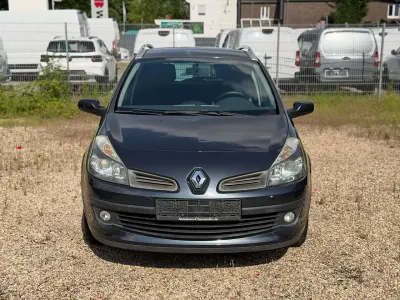 Używany Renault Clio GrandTour Dynamique 75 KM (55 kW) 2009 Szary Kombi