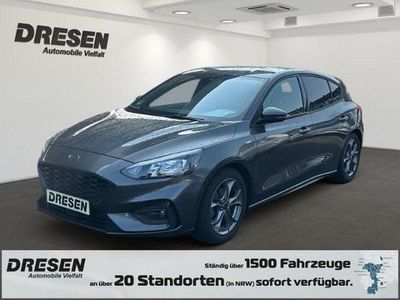 Grau Gebraucht 2021 Ford Focus ST-Line Limousine | 20.680 € (Etwas zu teuer)
