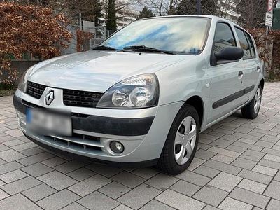 Gebraucht Renault Clio II 75 PS (55 kW) 2003 Silber Kleinwagen