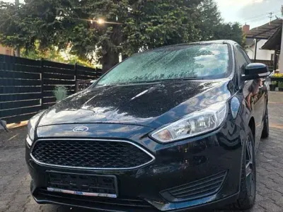 Gebraucht Ford Focus Trend 125 PS (91 kW) 2015 Schwarz Limousine