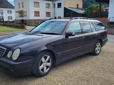 Mercedes E200