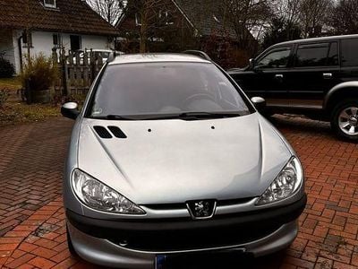 Grau Gebraucht 2003 Peugeot 206 Kombi | 2.300 € (Etwas zu teuer)