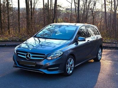 Usata Mercedes B180 122 CV (89 kW) 2015 Grigio Monovolume