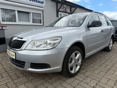 Gebraucht Skoda Octavia Classic 102 PS (75 kW) 2009 Silber Kombi