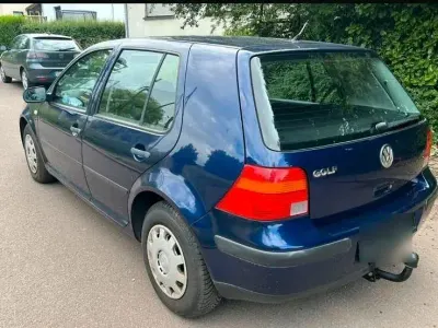 Gebraucht VW Golf VIII 75 PS (55 kW) 2026 Blau Kleinwagen