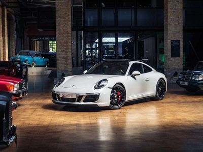 Porsche 911 Carrera GTS