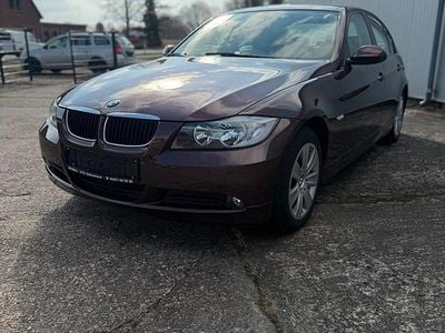 Second-hand BMW 318 129 CP (94 kW) 2006 Roșu Berlinǎ