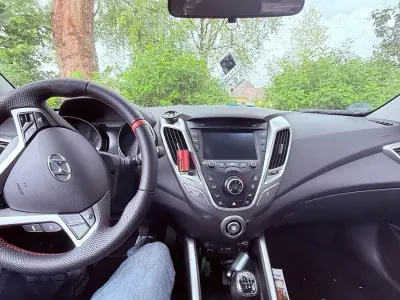 Gebraucht Hyundai Veloster Style 140 PS (102 kW) 2011 Rot Kleinwagen