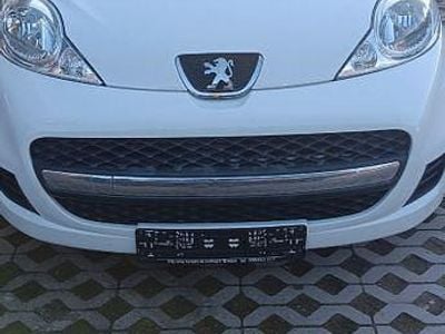 Gebraucht Peugeot 107 68 PS (50 kW) 2012 Schwarz Kleinwagen