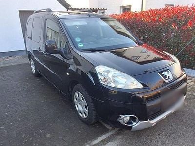 Second-hand Peugeot Partner Tepee Premium 111 CP (81 kW) 2012 Negru Monovolum