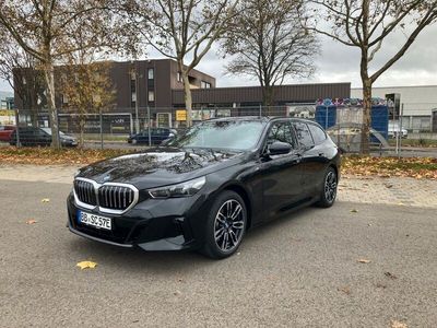 Gebraucht BMW 530e M Sport 299 PS (219 kW) 2024 Schwarz Kombi