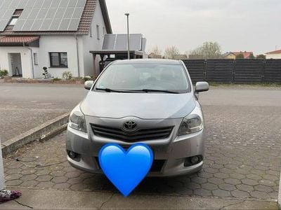Gebraucht Toyota Verso 132 PS (97 kW) 2011 Grau Van / Kleinbus