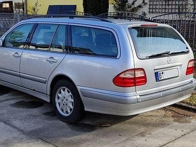 Gebraucht Mercedes E240 Classic 170 PS (125 kW) 2000 Silber Kombi